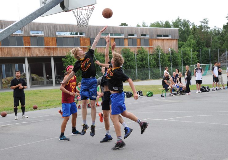 Basketturnering med full kurv