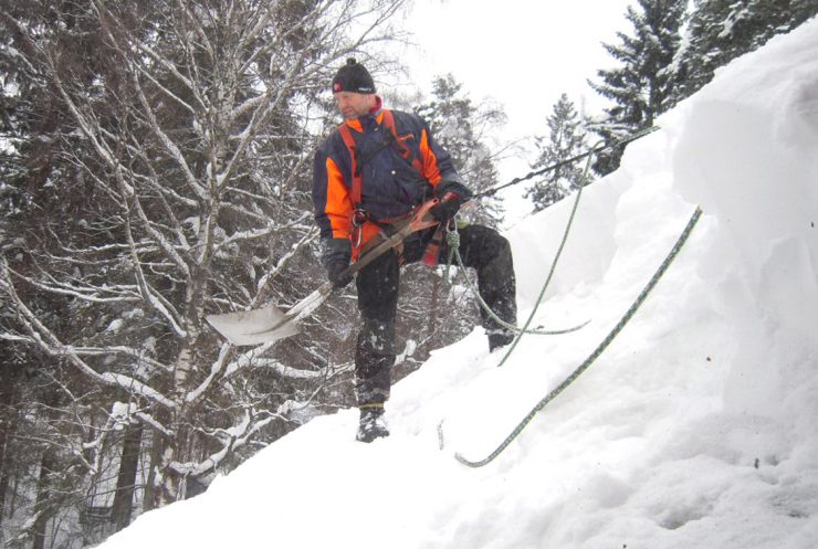 Ta et tak på snøtunge tak