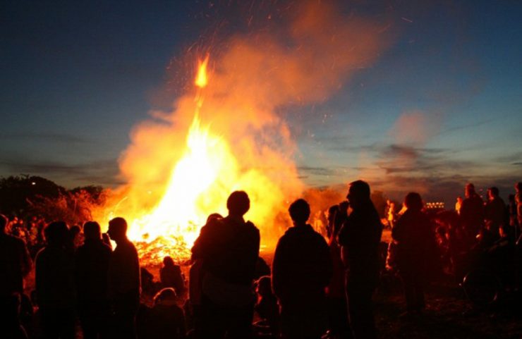 Vardebrenning ved Hellviktangen